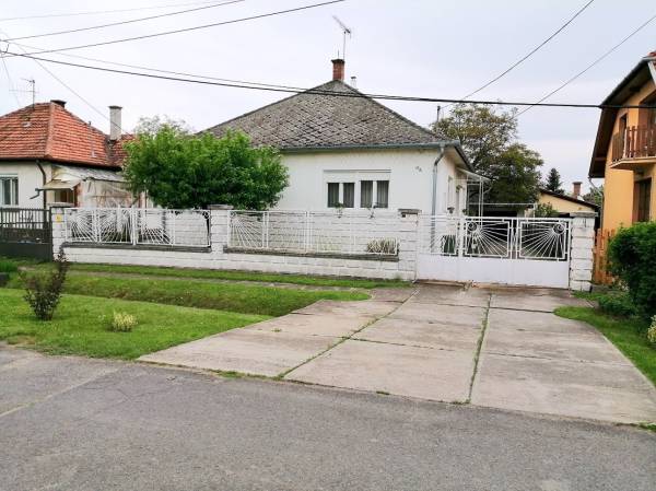 eladó családi ház, Gyula
