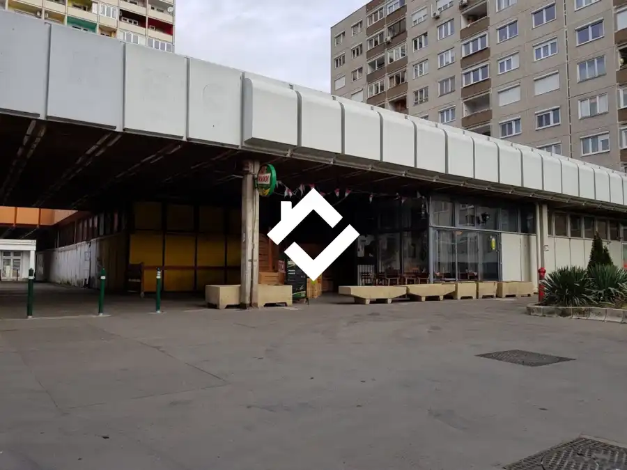 kiadó üzlethelyiség utcai bejáratos, Budapest, III. kerület